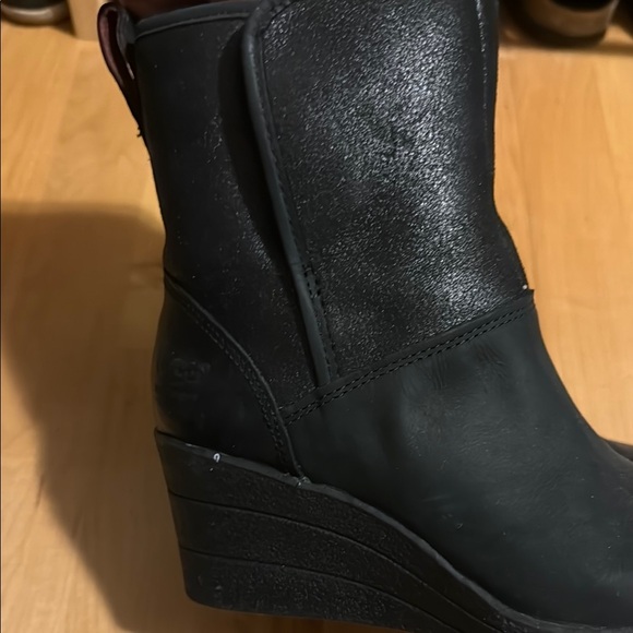 New in box Ugg Renatta shearling boots size 6 waterproof - Picture 8 of 12